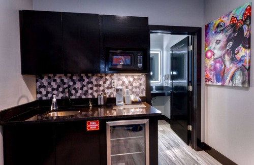 Biloxi Hotel | The Bella's Glamour & Grace Suite, Sleeps 2, Private Balcony