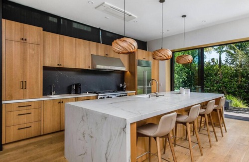 Venice House | The Bella Villa Venice Beach - luxury interior design w/hot tub