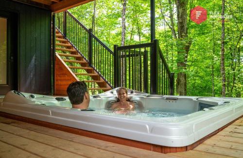 Pont-Rouge Ski Chalet | The Bellevue in Portneuf - Private SPA, Pool, Sauna, 65" TV, Sonos, 30 min from Quebec