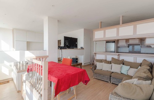 Benerville-sur-Mer Apartment | The Benervilloise villa with its feet in the water