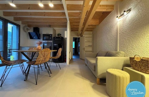 Talloires-Montmin Apartment | The Bergerie T3- view Mountains.