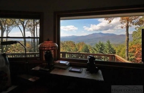 Apple Ridge Cabin | The Big Round Cabin - Blowing Rock, Hot tub, Secluded acreage, fabulous views