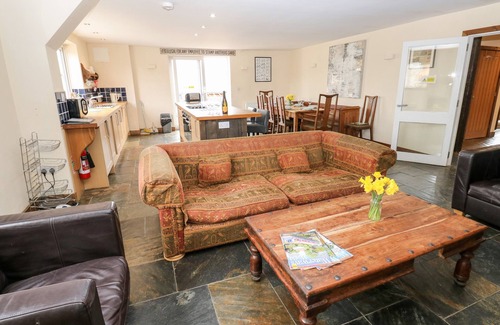 High Peak Cottage | THE BIKE SHED, pet friendly, with open fire in New Mills