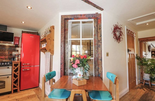 Lockerley Cottage | THE BIKE SHED, romantic, with a garden in West Tytherley