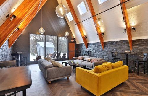 Killington Cabin | The Birch Ridge- Colonial Maple Room #1 - Queen Suite in Renovated Killington Lodge home