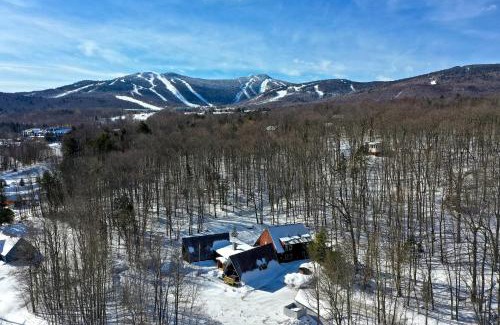 Killington Cabin | The Birch Ridge- Colonial Maple Room #1 - Queen Suite in Renovated Killington Lodge home