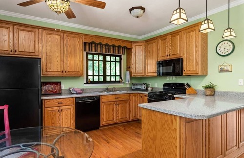 Mooresville Cottage | The Birdhouse close to Mazda and Toyota facilities