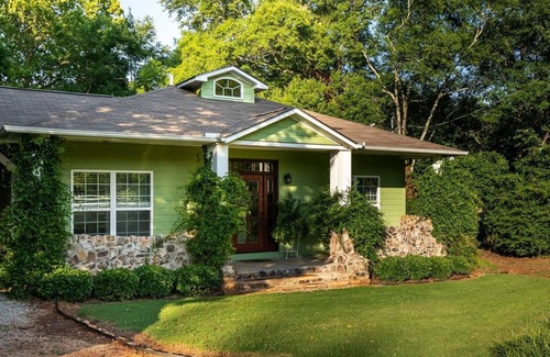 Mooresville Cottage | The Birdhouse close to Mazda and Toyota facilities