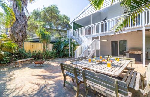 Anna Bay House | The Birubi Beach House 11 Campbell Ave Close to the beach pet friendly holiday home