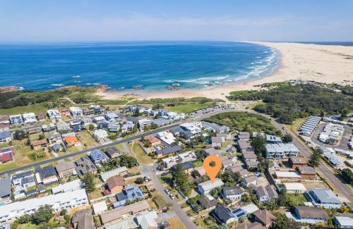 Anna Bay House | The Birubi Beach House 11 Campbell Ave Close to the beach pet friendly holiday home
