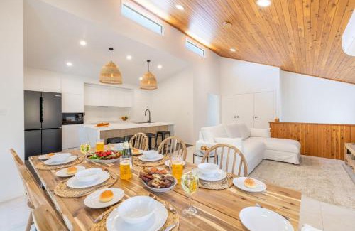 Anna Bay House | The Birubi Beach House 11 Campbell Ave Close to the beach pet friendly holiday home