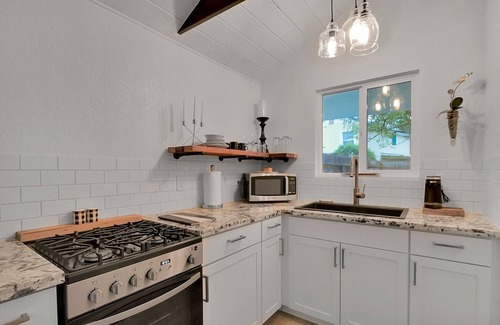 Yuba City House | The Black and White Bungalow is a freshly remodeled modern yet rustic studio.