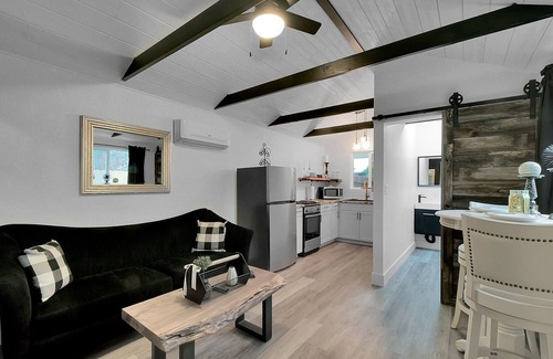 Yuba City House | The Black and White Bungalow is a freshly remodeled modern yet rustic studio.