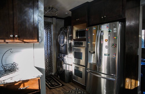 Oak Forest House | The Black and White House