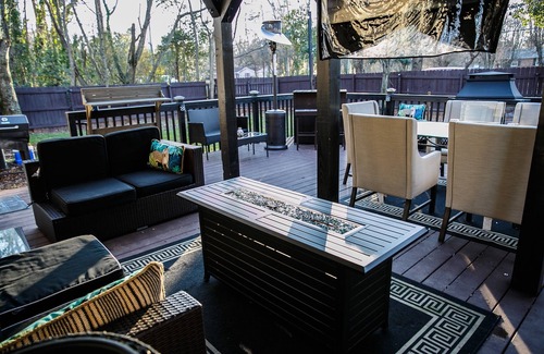 Oak Forest House | The Black and White House