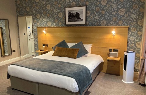 Ilkley Hotel | The Black Hat