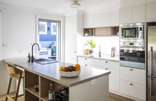 Pearl Beach House | The Black Pearl – 4BR Beach House with Pavilion | 5-Min Flat Walk to Pearl Beach