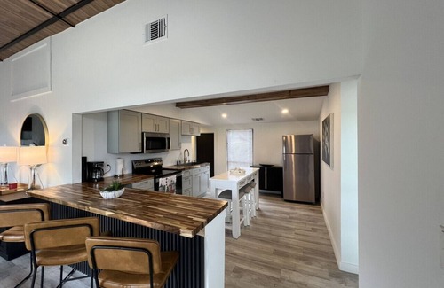 Poteet House | The black stone luxury retreat