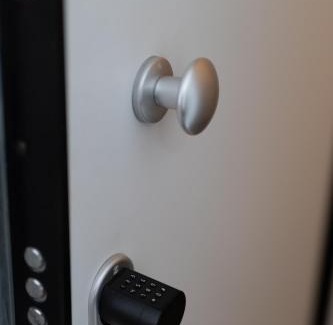 Komotini Apartment | The Black & White - Svolio Hospitality