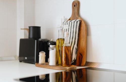 Komotini Apartment | The Black & White - Svolio Hospitality