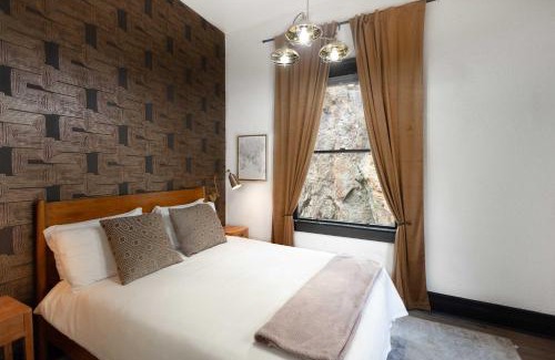 Bisbee House | The Block Basic - Queen