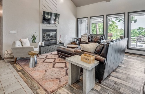 Eufaula House | The Blondie = Waterfront + Splash of FUN!