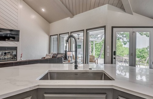 Eufaula House | The Blondie = Waterfront + Splash of FUN!