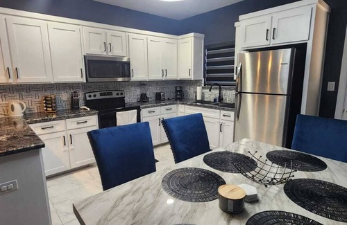 Alamo Apartment | The blue apartment near expressway