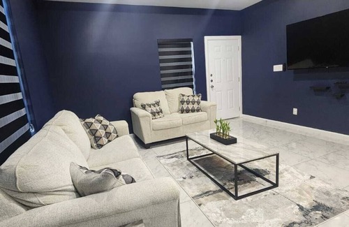 Alamo Apartment | The blue apartment near expressway