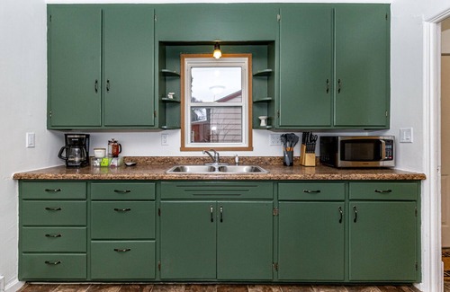 Fargo House | The Blue Cottage Blocks from NDSU - Furnished & Ready For You!