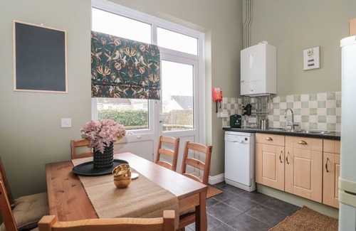 Portland Cottage | THE BLUE COTTAGE, family friendly in Fortuneswell