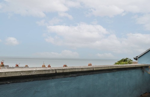Portland Cottage | THE BLUE COTTAGE, family friendly in Fortuneswell