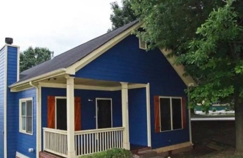 Mechanicsville House | The Blue Cottage with Gourmet Kitchen - Near Downtown, Stadium & Aquarium