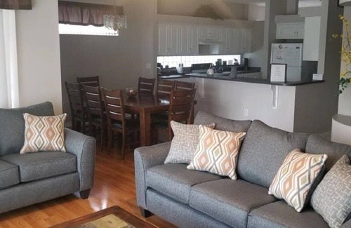 Sunset Lakes House | The Blue Flamingo Lake House Near Disney