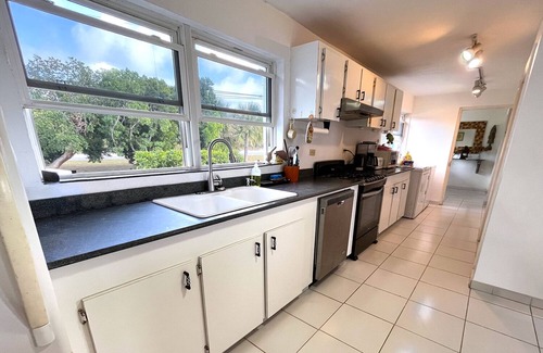 Cockburn Town House | ‘The Blue House’ a spacious 5 bedroom beach front home with magnificent views. n
