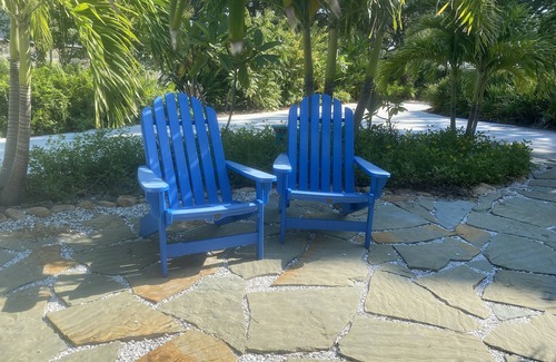 Seminole Apartment | The Blue Room Bungalow with Saltwater Pool