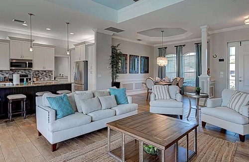 Long Meadow House | The Blue Sapphire Private Home