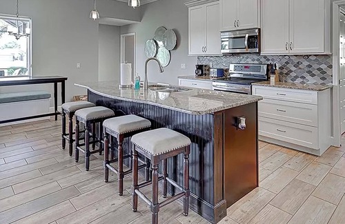 Long Meadow House | The Blue Sapphire Private Home