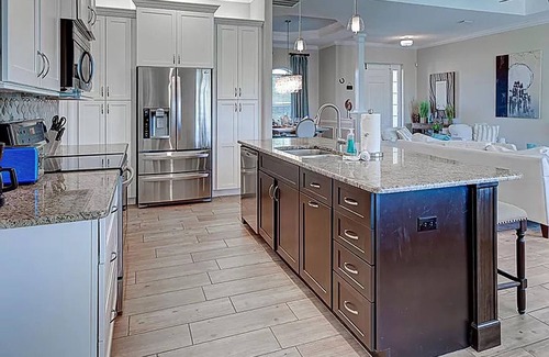 Long Meadow House | The Blue Sapphire Private Home