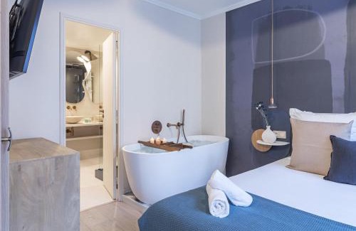 Faubourg-du-Roule Apartment | The Blue Suite on Champs Elysées Avenue