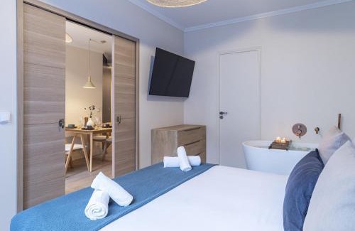 Faubourg-du-Roule Apartment | The Blue Suite on Champs Elysées Avenue