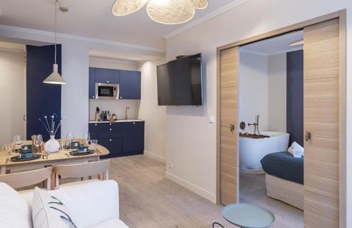 Faubourg-du-Roule Apartment | The Blue Suite on Champs Elysées Avenue