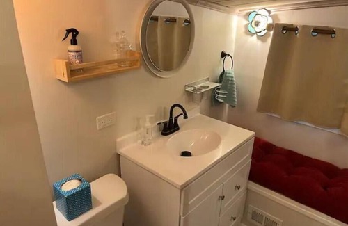 Port St. Joe Apartment | The Blue Tee-Eagle’s Nest. Cozy studio on 9th Tee, nature, 10 minutes to beach.