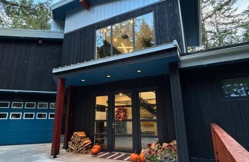 Bowen Island Villa | The Bluewater Retreat