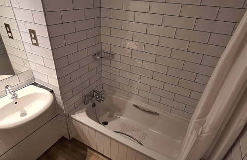 Oldham Hotel | The Boat & Horses Inn