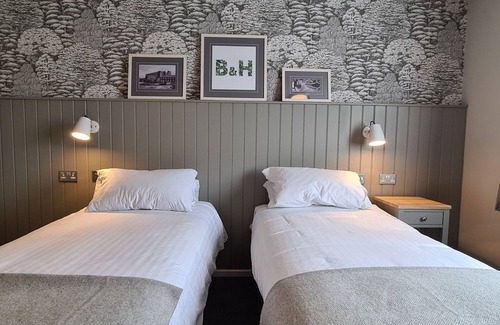 Oldham Hotel | The Boat & Horses Inn