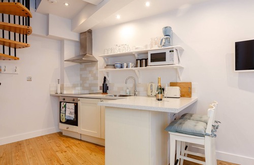 Looe Cottage | THE BOAT HOUSE, romantic, country holiday cottage in Looe