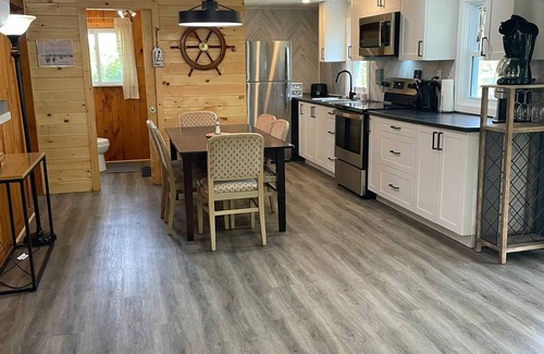 Selwyn House | The Boathouse - 3-bedroom Waterfront Cottage