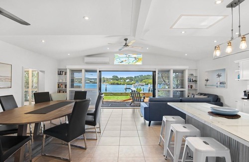 Empire Bay House | THE BOATHOUSE @ EMPIRE BAY | Private jetty, pool, waterfront | Accom Holidays