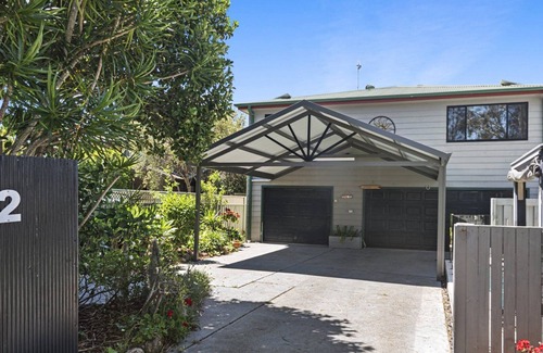 Empire Bay House | THE BOATHOUSE @ EMPIRE BAY | Private jetty, pool, waterfront | Accom Holidays